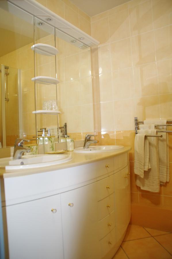 Hotel Lumiere Des Alpes Bron Habitación foto